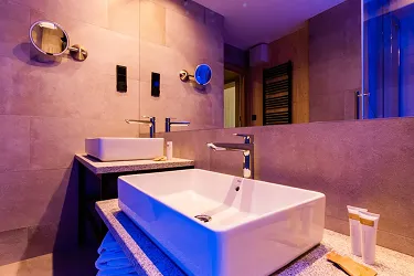 Sodas ir poilsio zona su gultais viešbutyje "Zalesie Mazury"