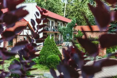 Ežero paplūdimys netoli Zalesie Mozūrijos – maudynės ir poilsis